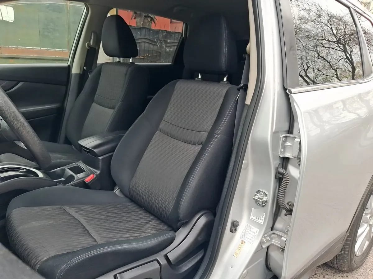Nissan X-Trail 2.5 Sense 4x2 2row Cvt At 5p año 2023