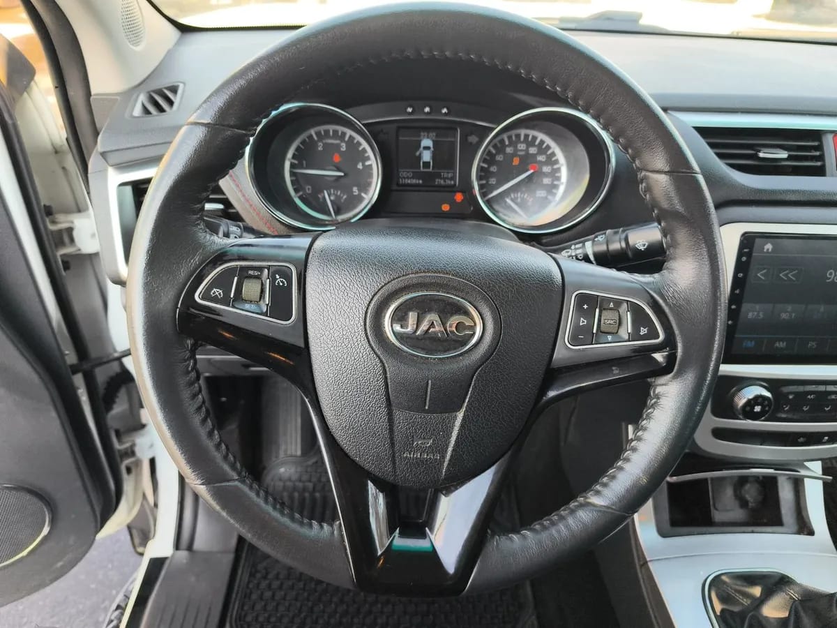 JAC T8 2.0 Comfort 4x2 Diesel Mt 4p año 2022