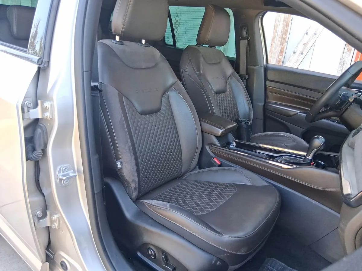 Jeep Commander 2.0t Overland Td380 Dies 4x4 9at 5p año 2023