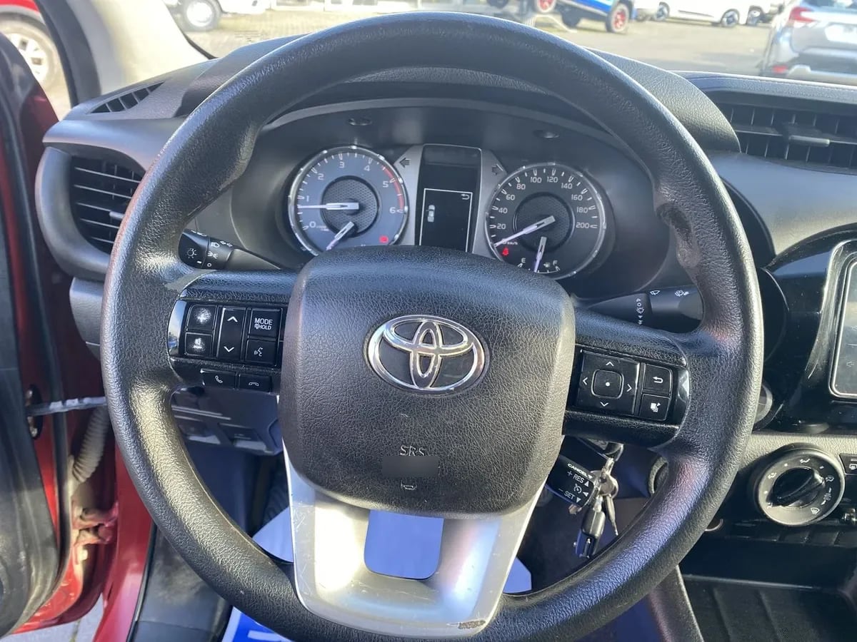 Toyota Hilux 2.4 Dx Diesel 4x2 Dob. Cab. Mt 4p año 2023