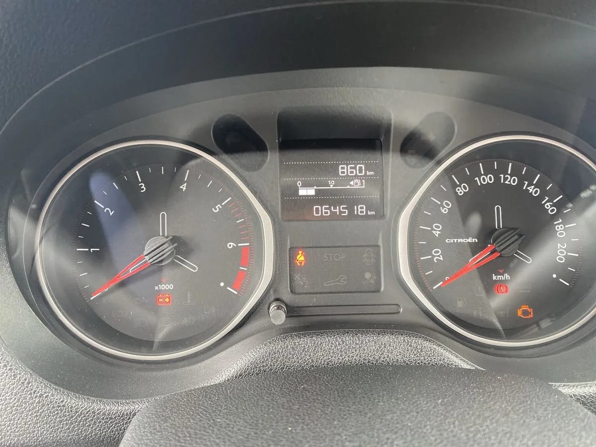 Citroen C-Elysee 1.5 Feel Pack Hdi Diesel 4x2 100 Bvm Mt 4p año 2024