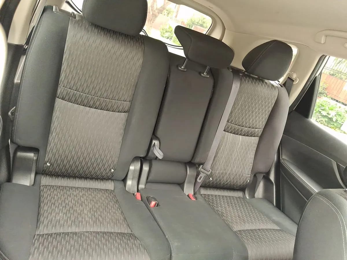 Nissan X-Trail 2.5 Sense 4x2 2row Cvt At 5p año 2023