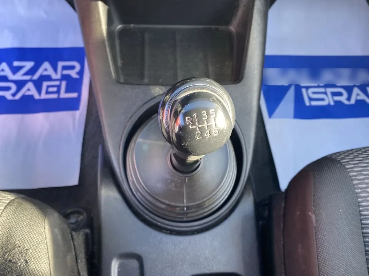 Toyota Hilux 2.4 Dx Diesel 4x2 Dob. Cab. Mt 4p año 2023