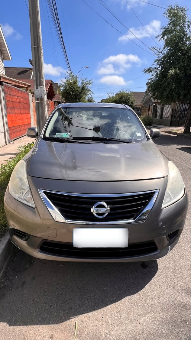 NISSAN VERSA 1.6 Sense Ll Mt año 2013