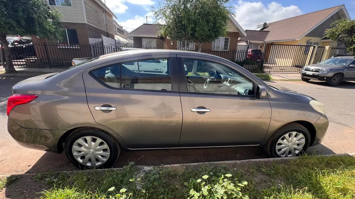 NISSAN VERSA 1.6 Sense Ll Mt año 2013