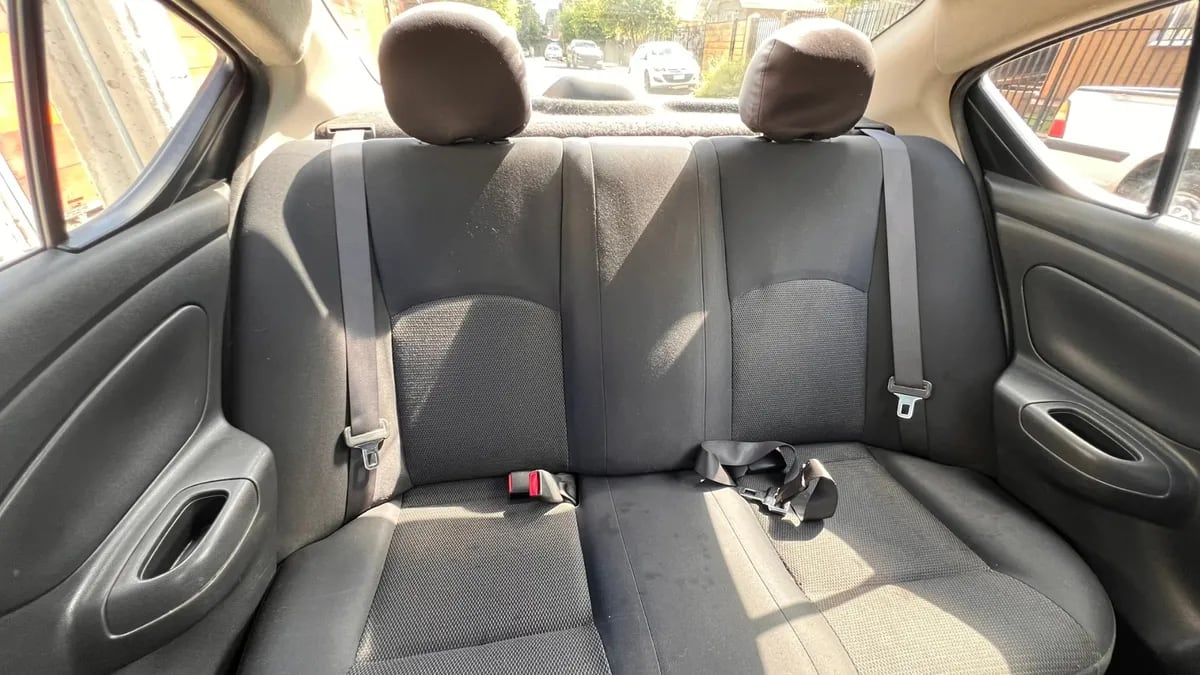 NISSAN VERSA 1.6 Sense Ll Mt año 2013
