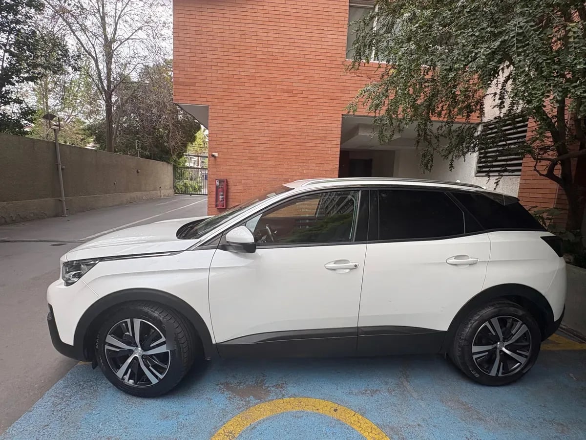 PEUGEOT 3008 1.5 Active At Diesel año 2019