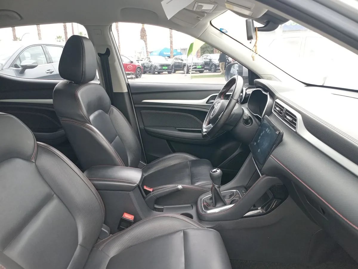 MG Mg Zx 1.5 Dlx 4x2 Mt 5p año 2023