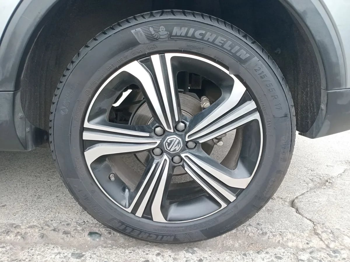 MG Mg Zx 1.5 Dlx 4x2 Mt 5p año 2023