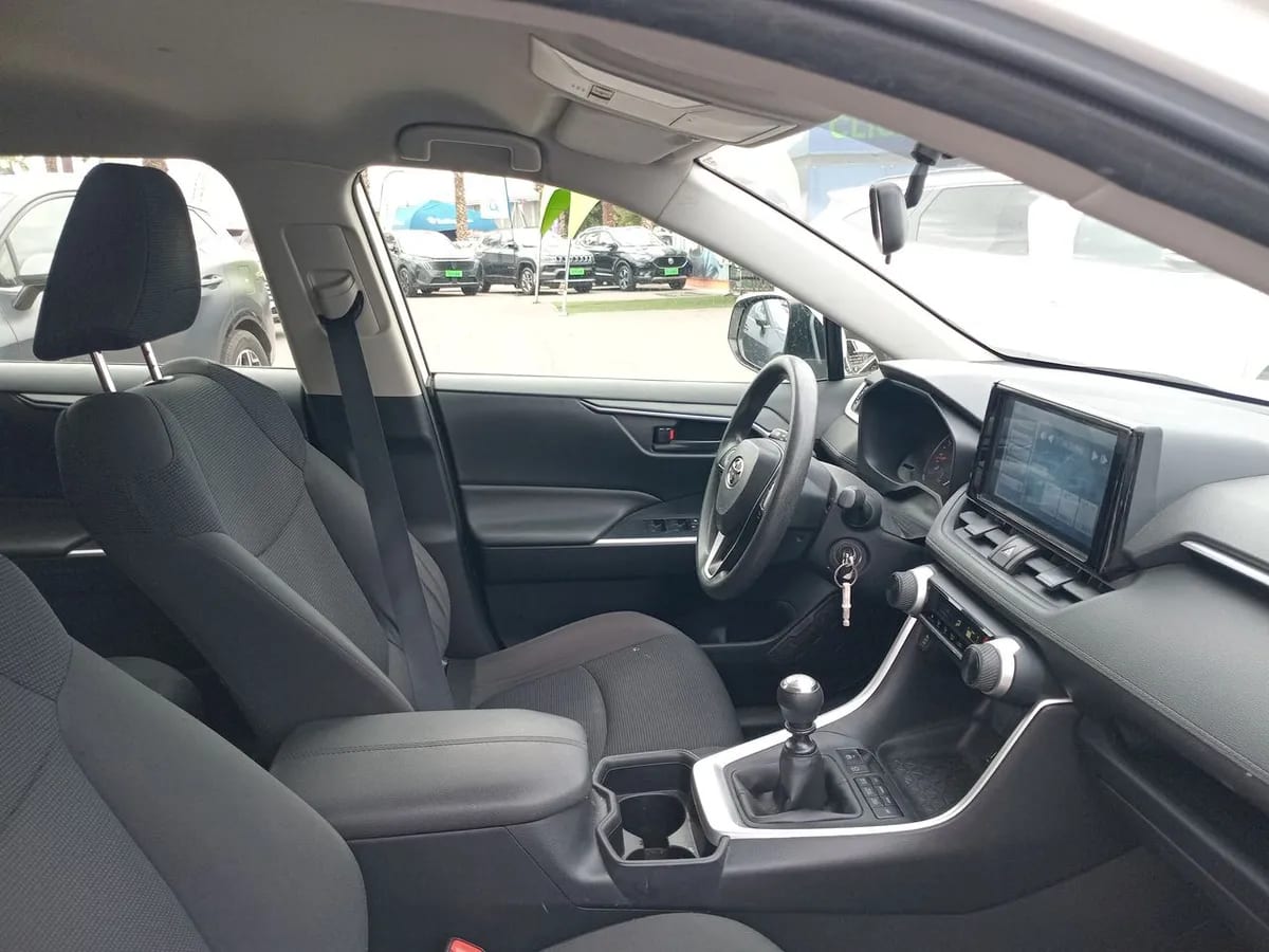 Toyota Rav 4 2.0 Le 4x4 Mt 5p año 2022