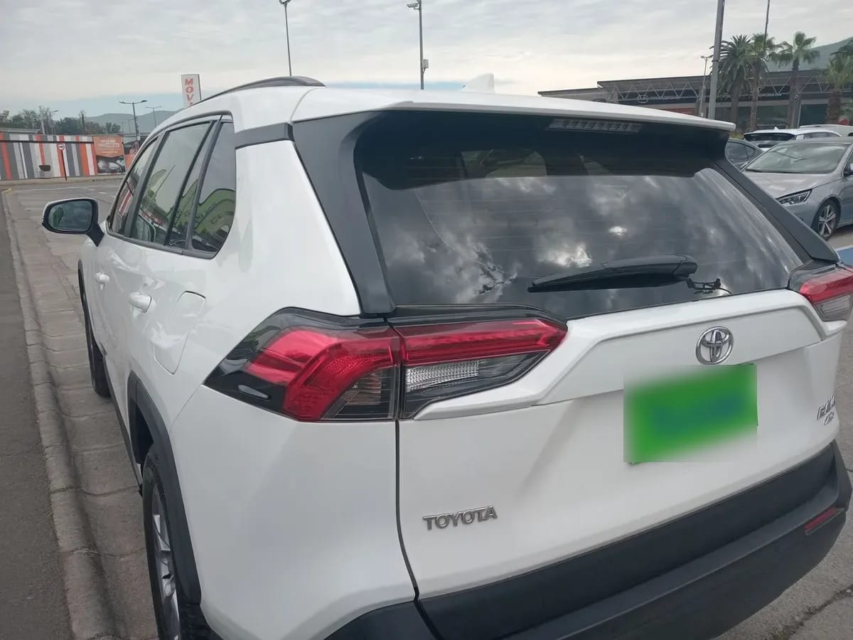 Toyota Rav 4 2.0 Le 4x4 Mt 5p año 2022