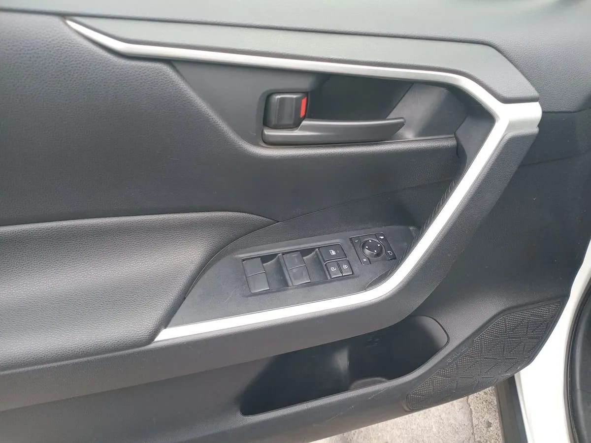 Toyota Rav 4 2.0 Le 4x4 Mt 5p año 2022