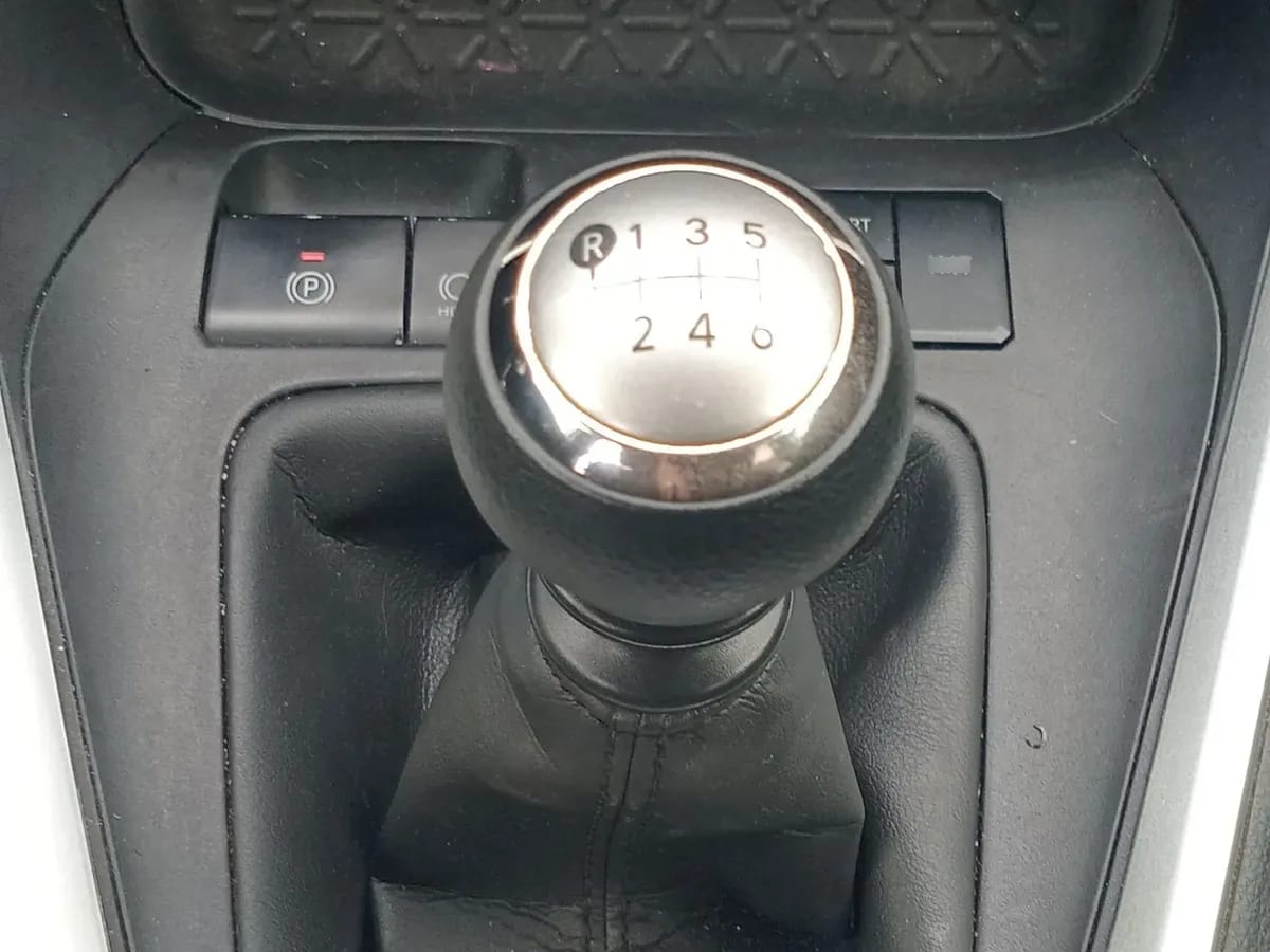 Toyota Rav 4 2.0 Le 4x4 Mt 5p año 2022