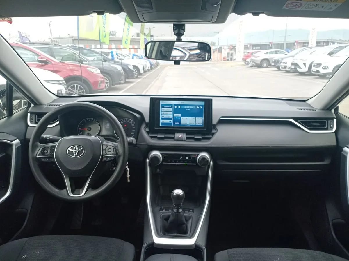 Toyota Rav 4 2.0 Le 4x4 Mt 5p año 2022