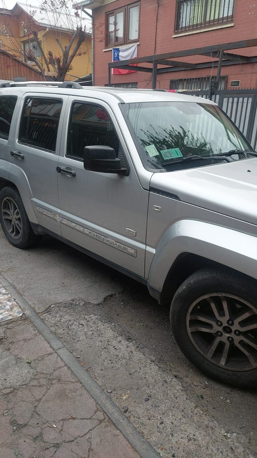 JEEP CHEROKEE 3.7 Limited At año 2011