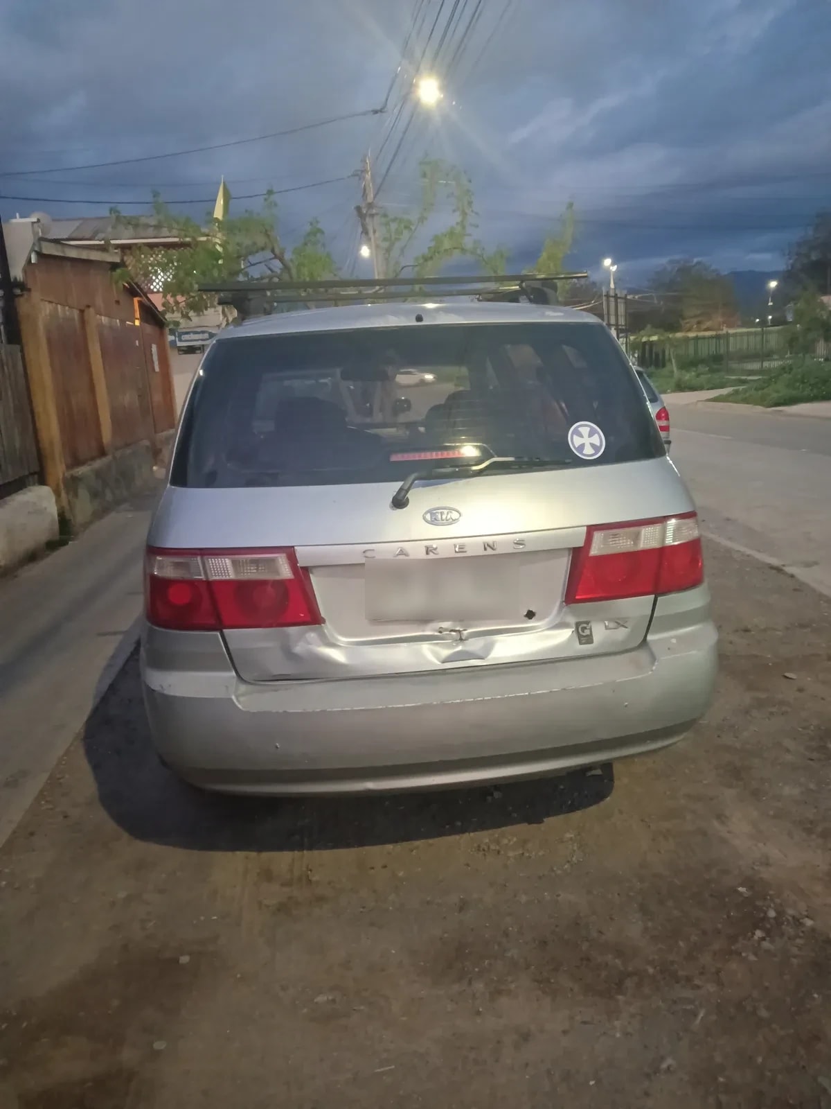 KIA MOTORS CARENS Otra año 2004
