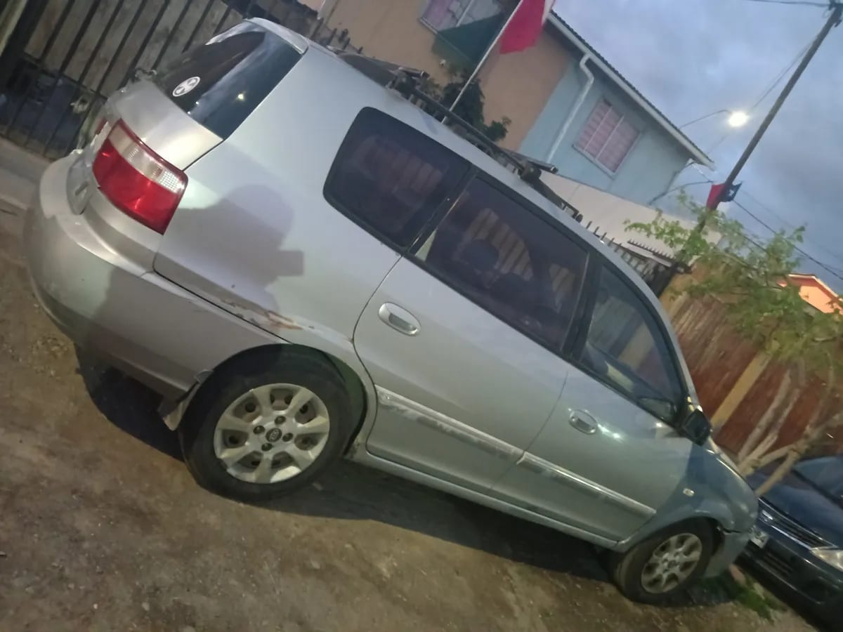 KIA MOTORS CARENS Otra año 2004
