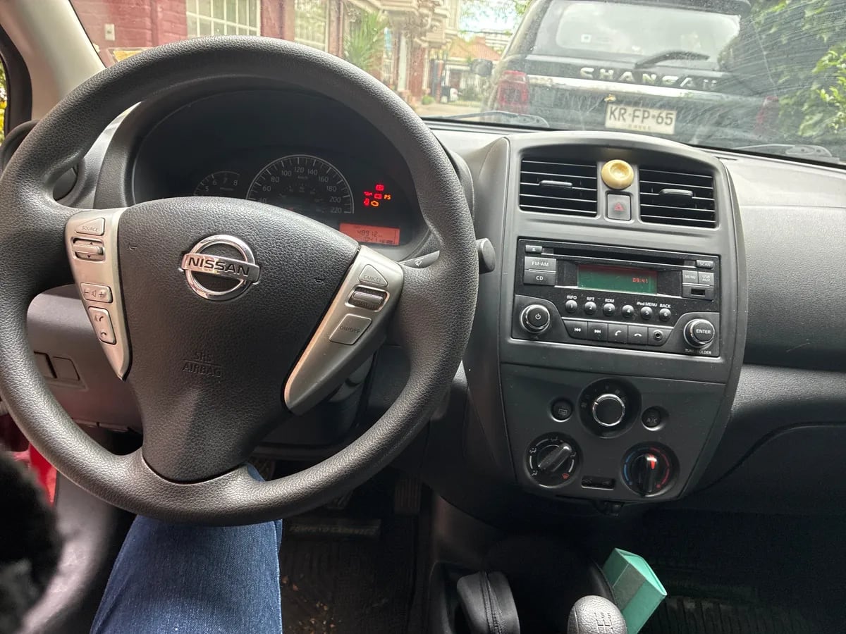 NISSAN VERSA 1.6 Sense Mt Nlb-151 año 2015