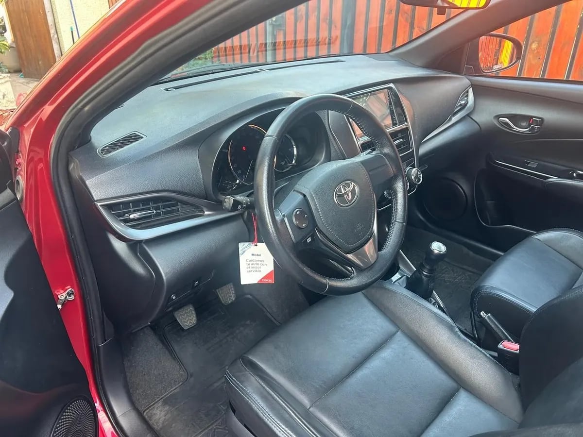 TOYOTA YARIS 1.5 Sedan Xli C Mt año 2022