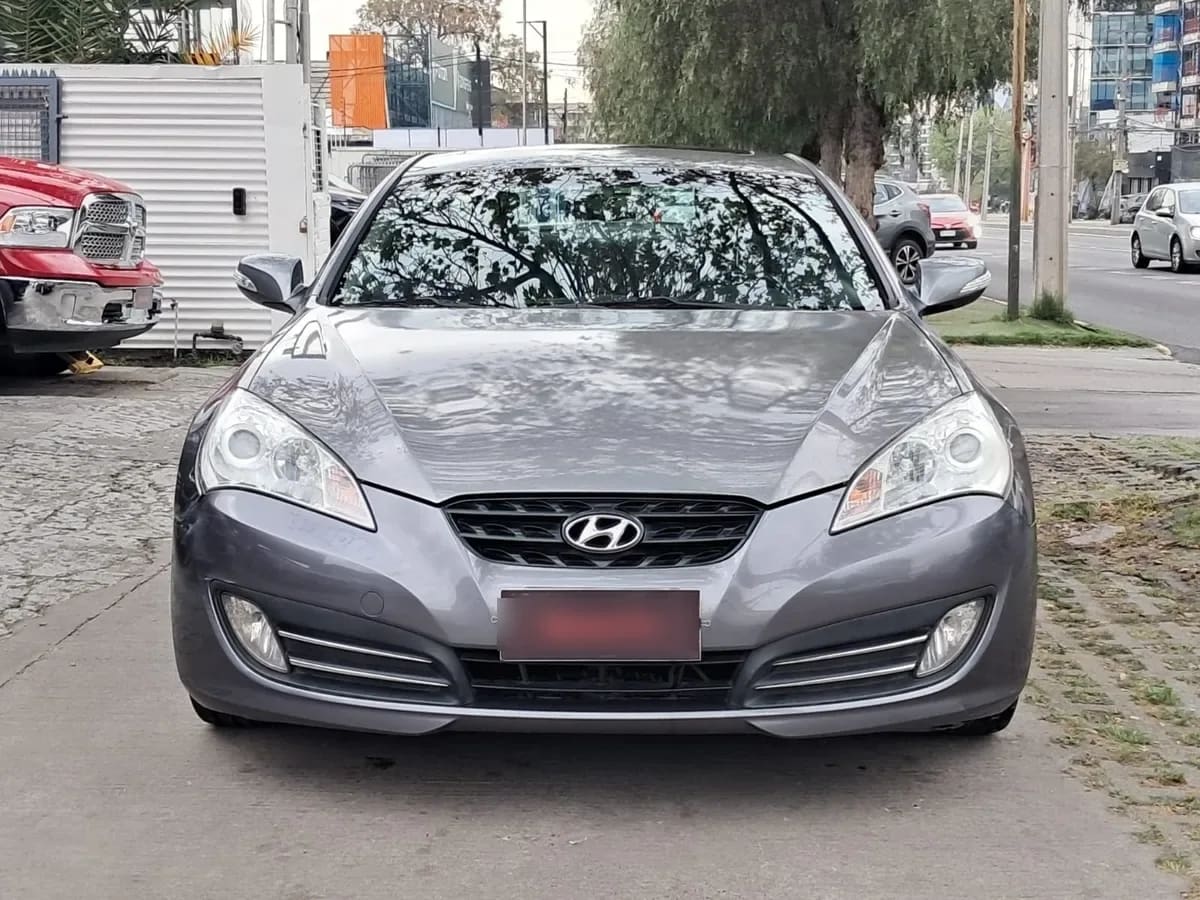 HYUNDAI GENESIS 3.8 Coupea19 At año 2010