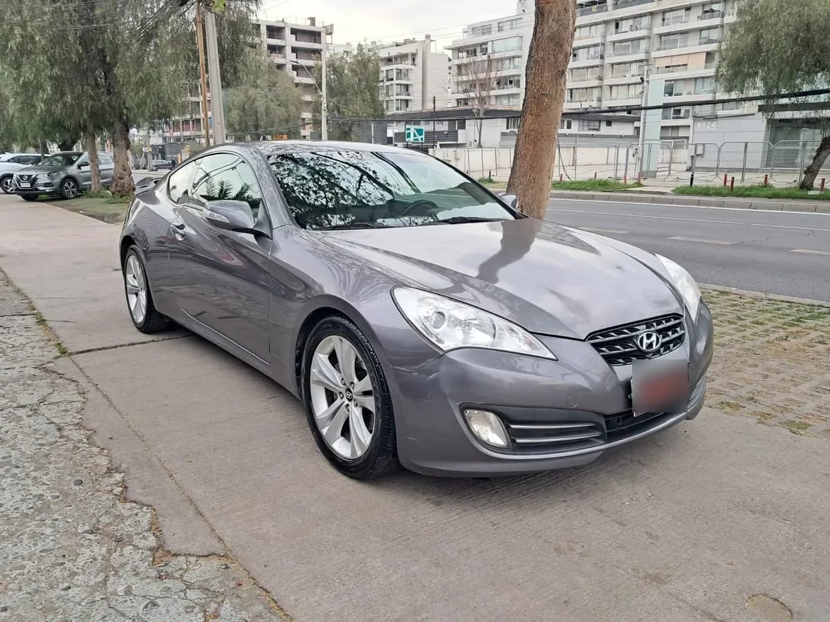 HYUNDAI GENESIS 3.8 Coupea19 At año 2010