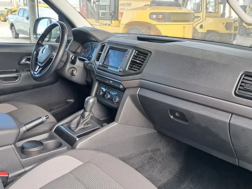 Volkswagen Amarok Comfortline 2.0 At 4x4 año 2023