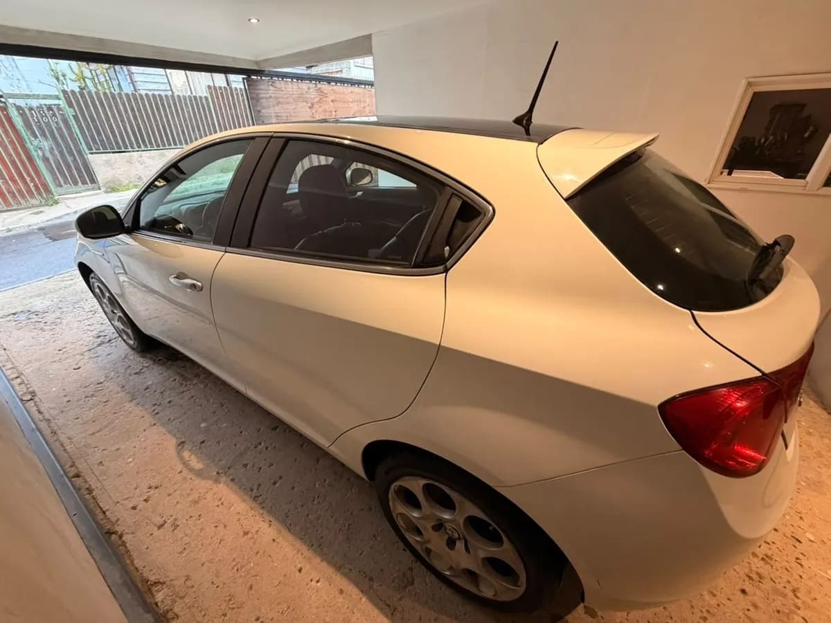 ALFA ROMEO GIULIETTA 1.4 Tct Tb Distinctive At año 2015