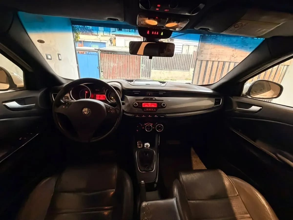 ALFA ROMEO GIULIETTA 1.4 Tct Tb Distinctive At año 2015