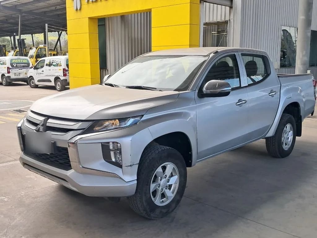 Mitsubishi L200 Katana Cr 2.4 4x2 Mt año 2020