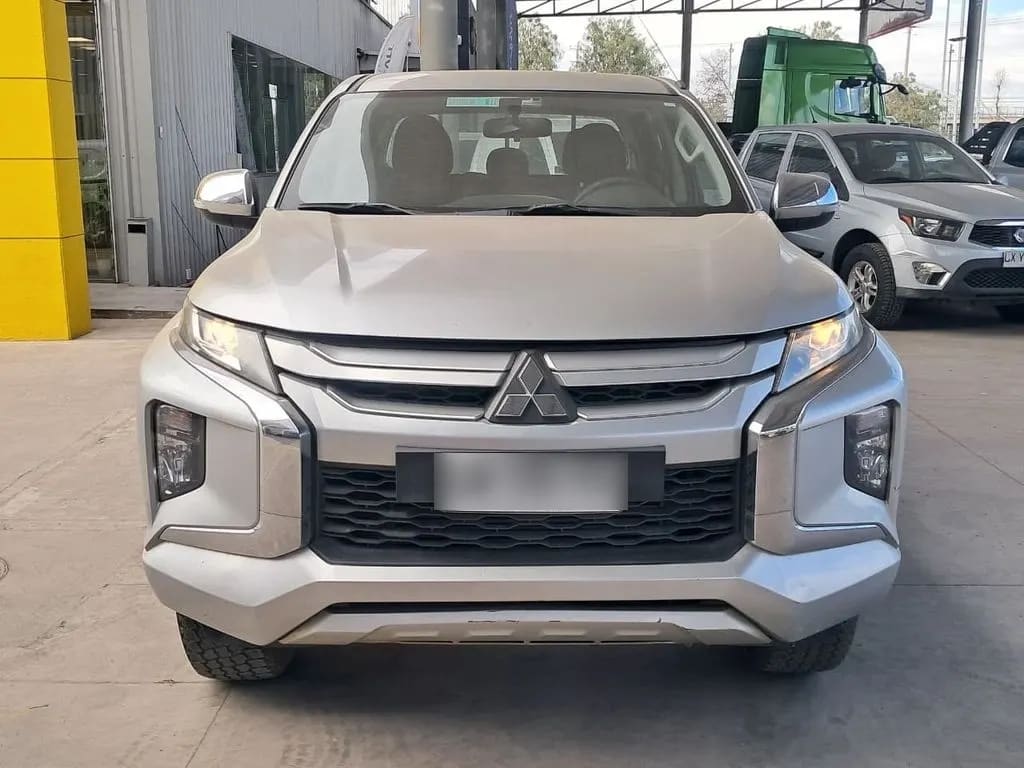 Mitsubishi L200 Katana Cr 2.4 4x2 Mt año 2020