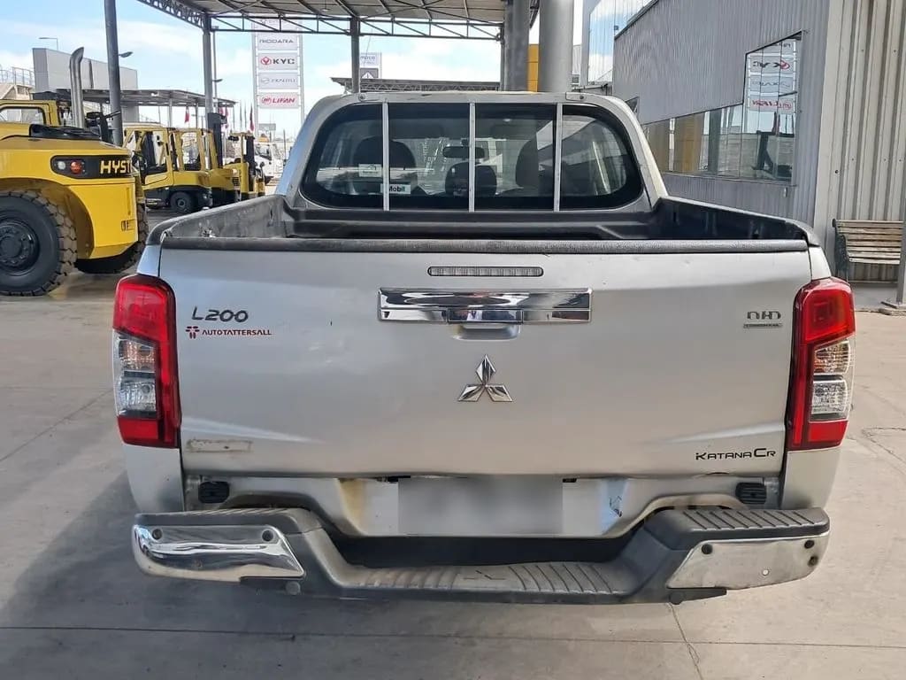 Mitsubishi L200 Katana Cr 2.4 4x2 Mt año 2020