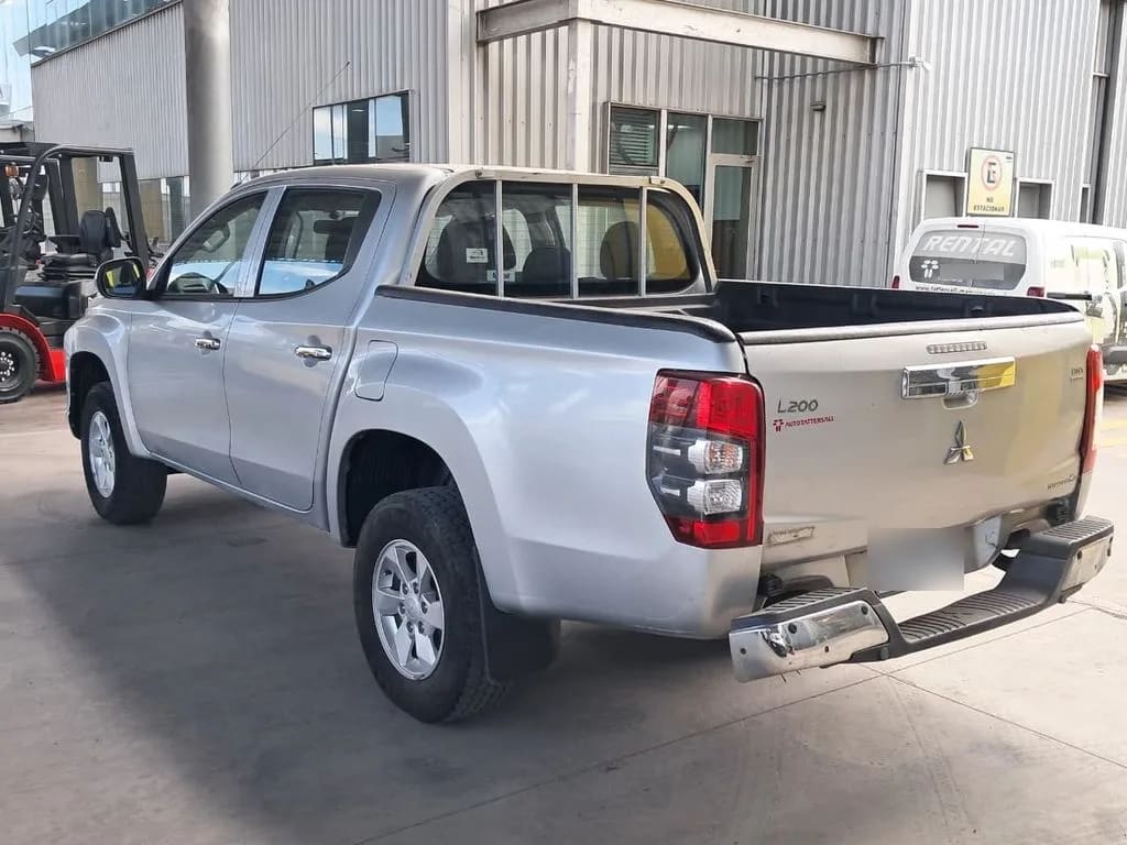 Mitsubishi L200 Katana Cr 2.4 4x2 Mt año 2020