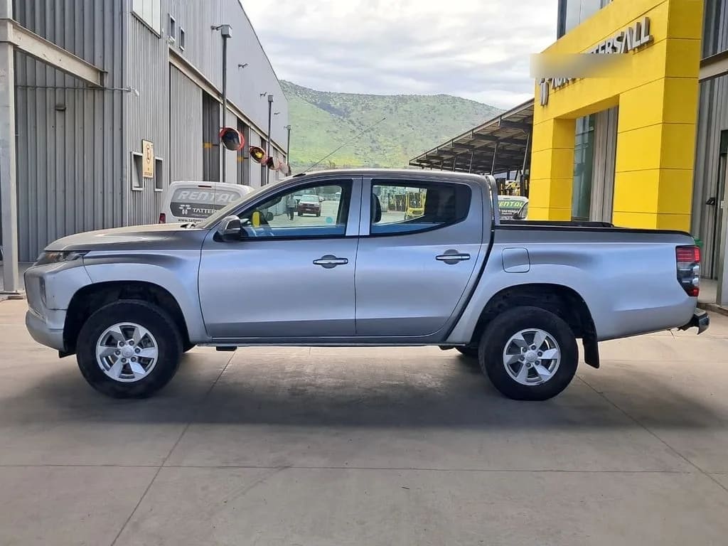 Mitsubishi L200 Katana Cr 2.4 4x2 Mt año 2020