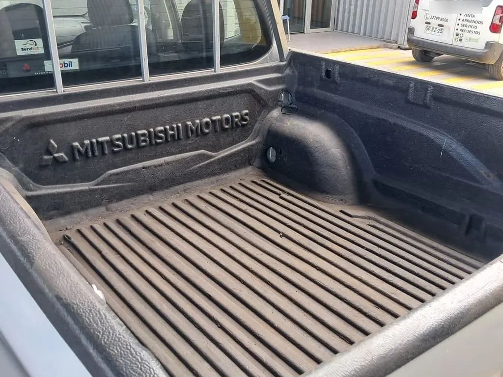 Mitsubishi L200 Katana Cr 2.4 4x2 Mt año 2020