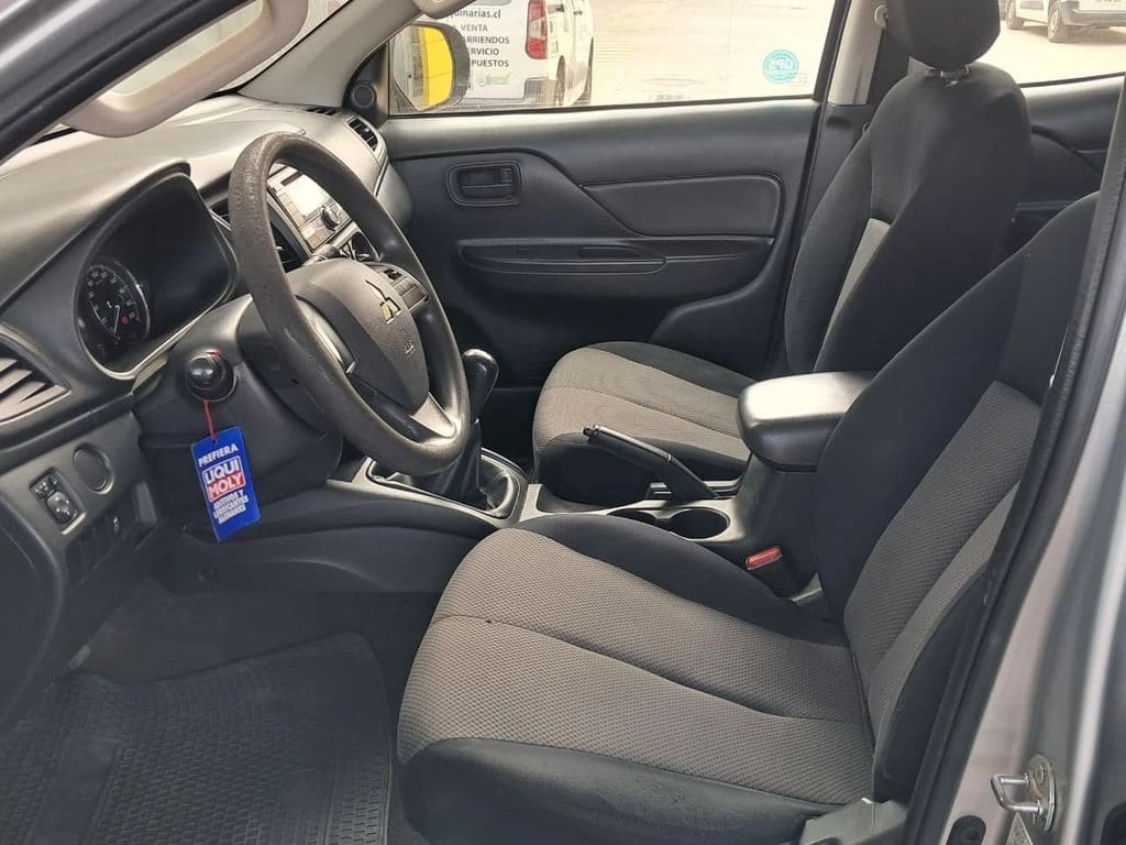 Mitsubishi L200 Katana Cr 2.4 4x2 Mt año 2020