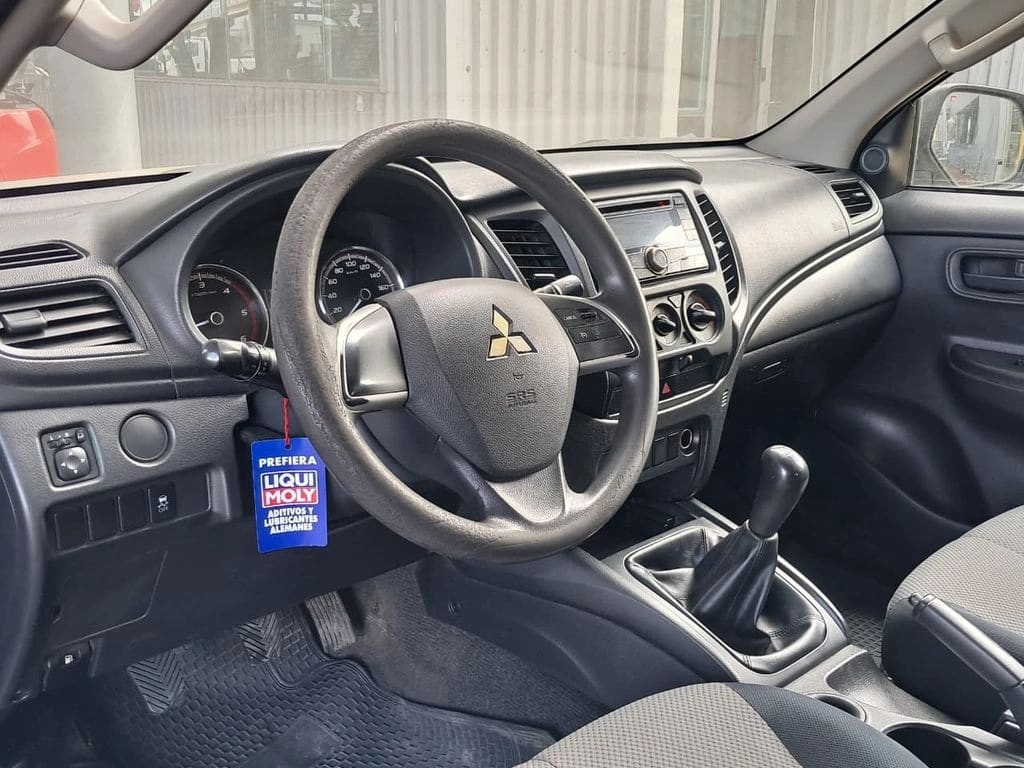 Mitsubishi L200 Katana Cr 2.4 4x2 Mt año 2020