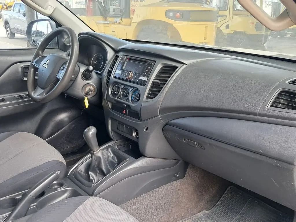 Mitsubishi L200 Katana Cr 2.4 4x2 Mt año 2020
