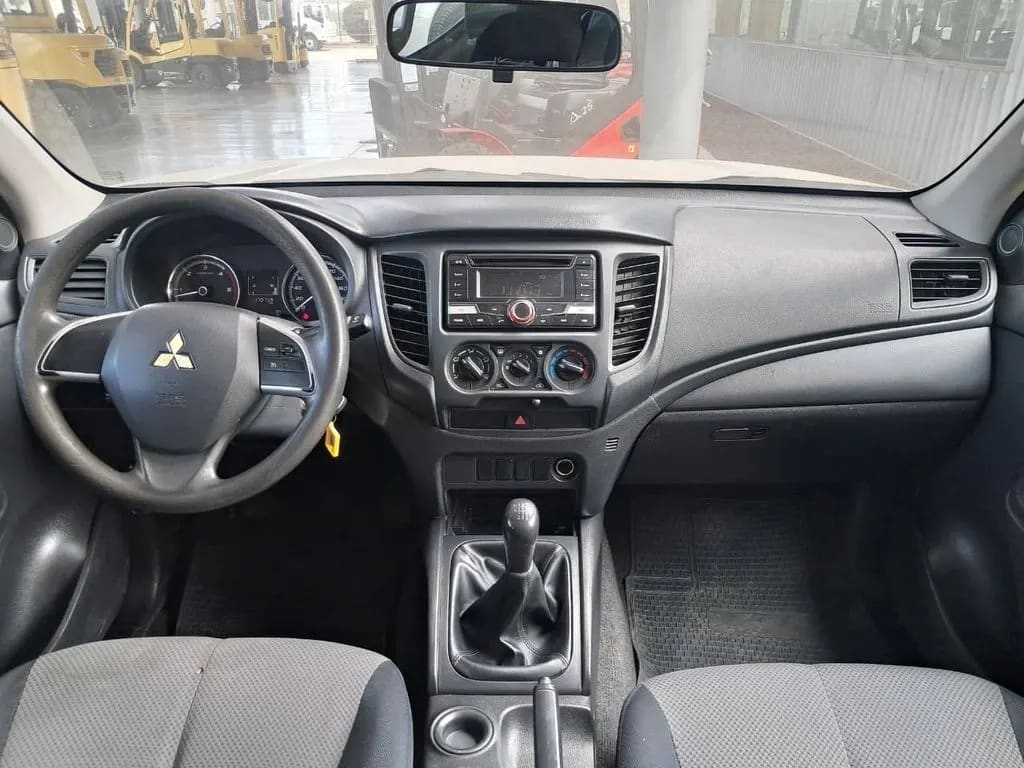 Mitsubishi L200 Katana Cr 2.4 4x2 Mt año 2020