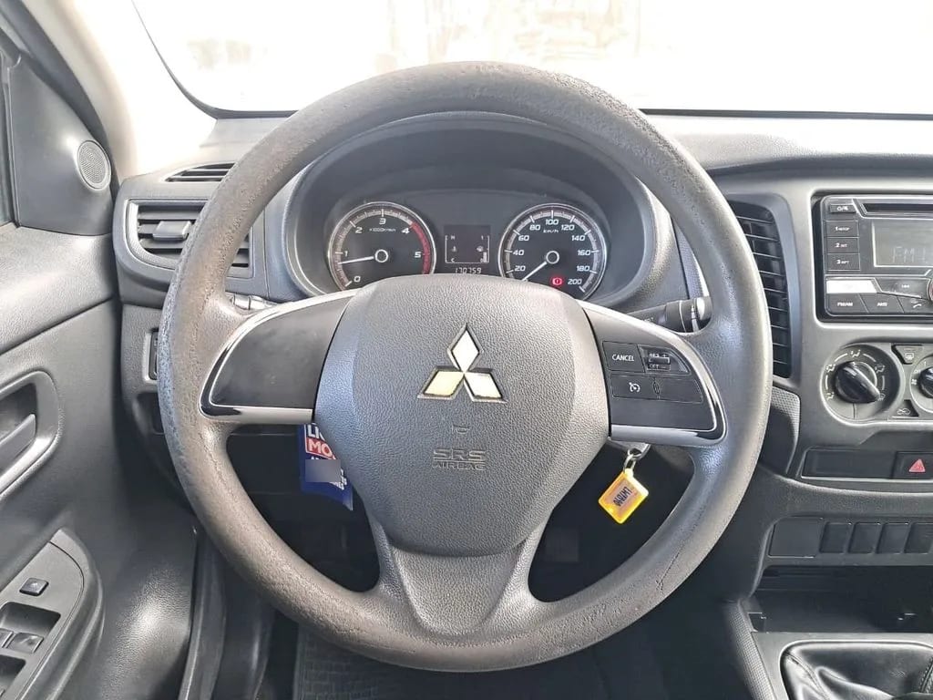 Mitsubishi L200 Katana Cr 2.4 4x2 Mt año 2020