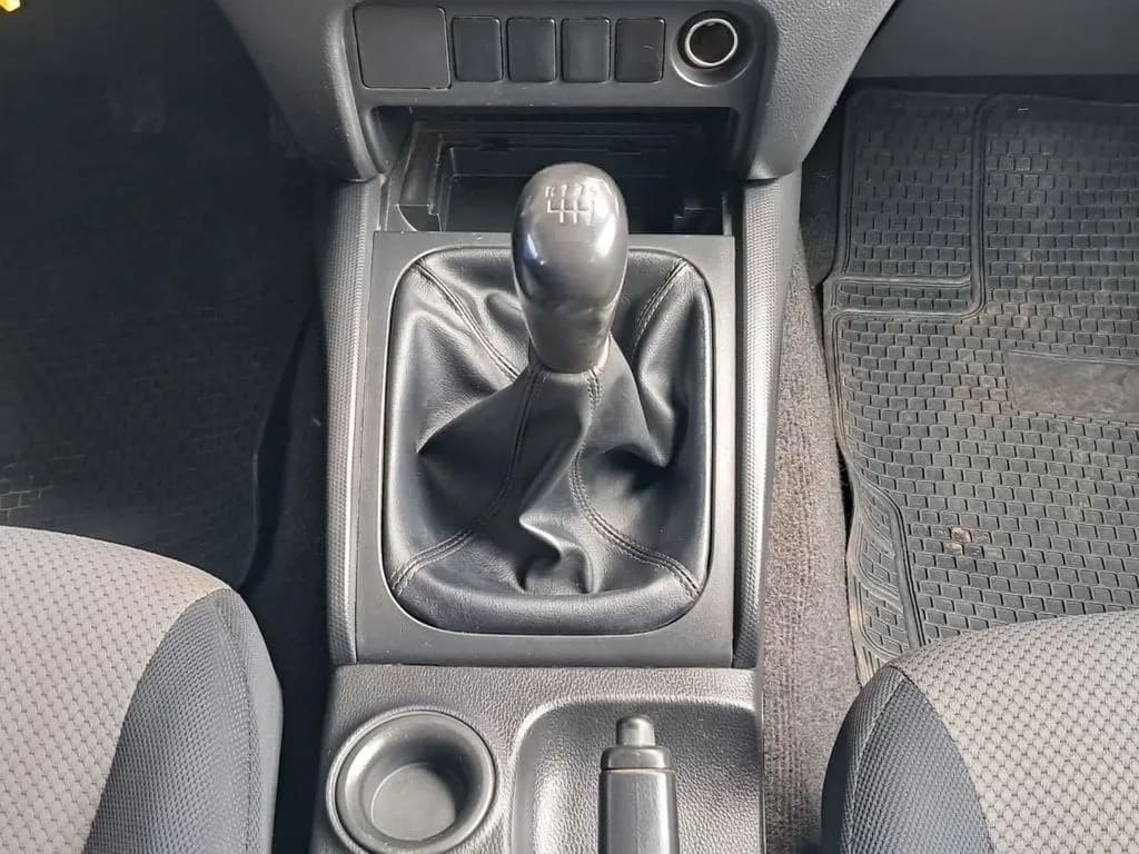 Mitsubishi L200 Katana Cr 2.4 4x2 Mt año 2020