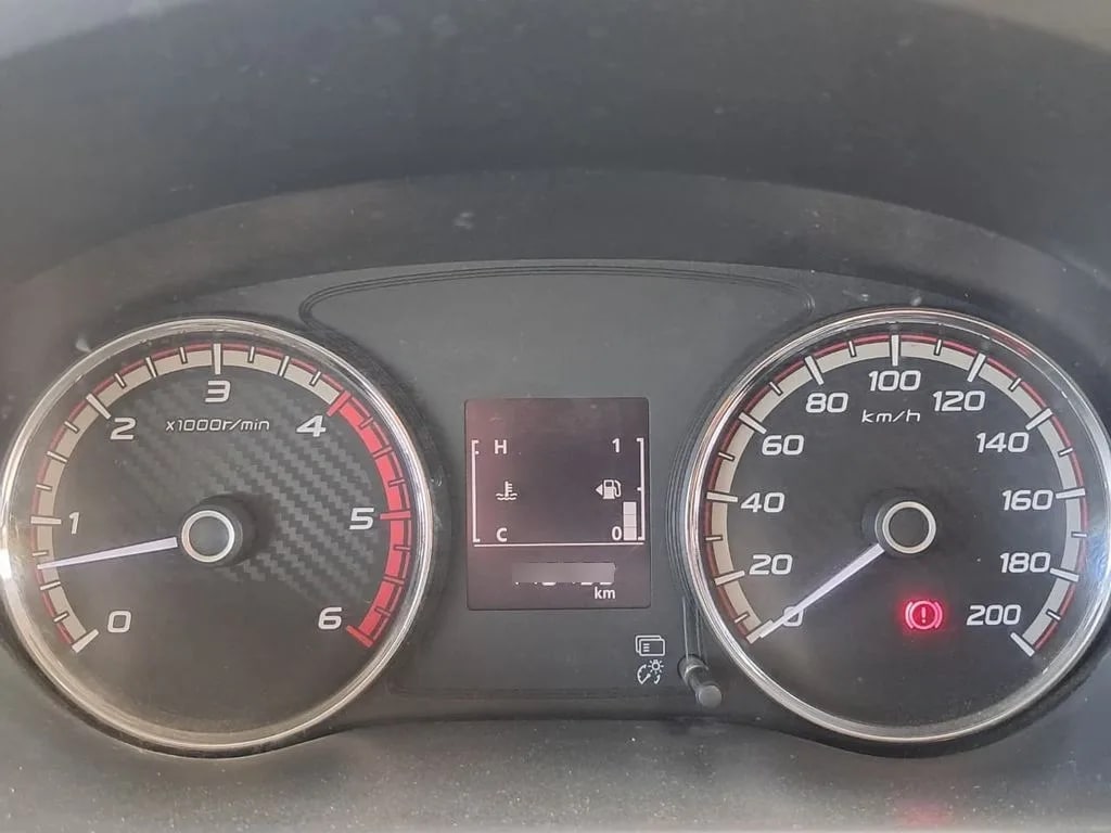 Mitsubishi L200 Katana Cr 2.4 4x2 Mt año 2020