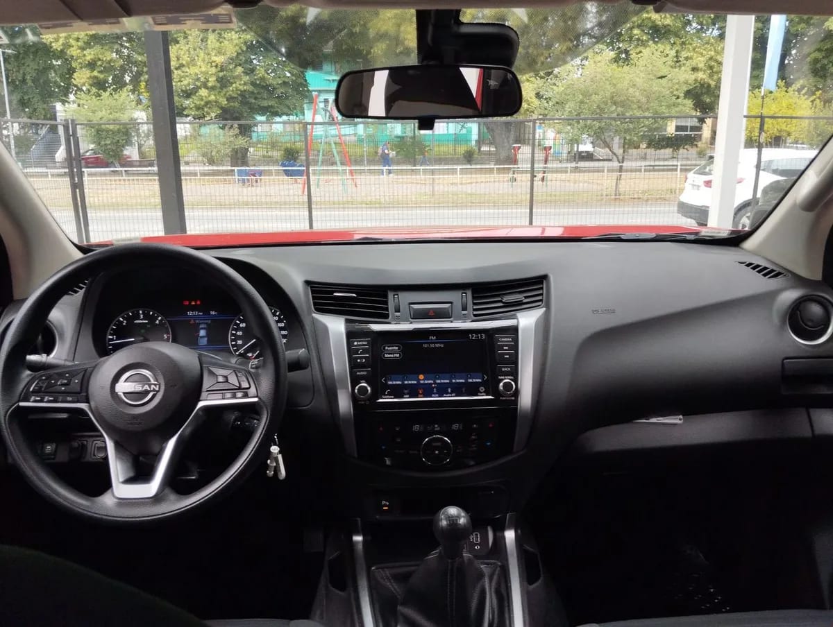 Nissan Navara 2.3d Xe Diesel 4x2 Dob.cab. Mt 4p año 2024