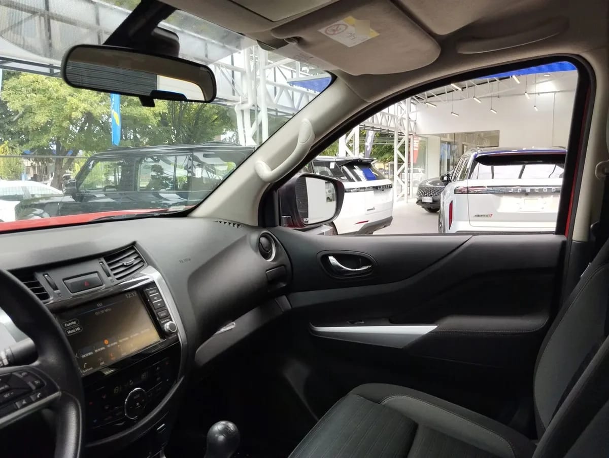 Nissan Navara 2.3d Xe Diesel 4x2 Dob.cab. Mt 4p año 2024