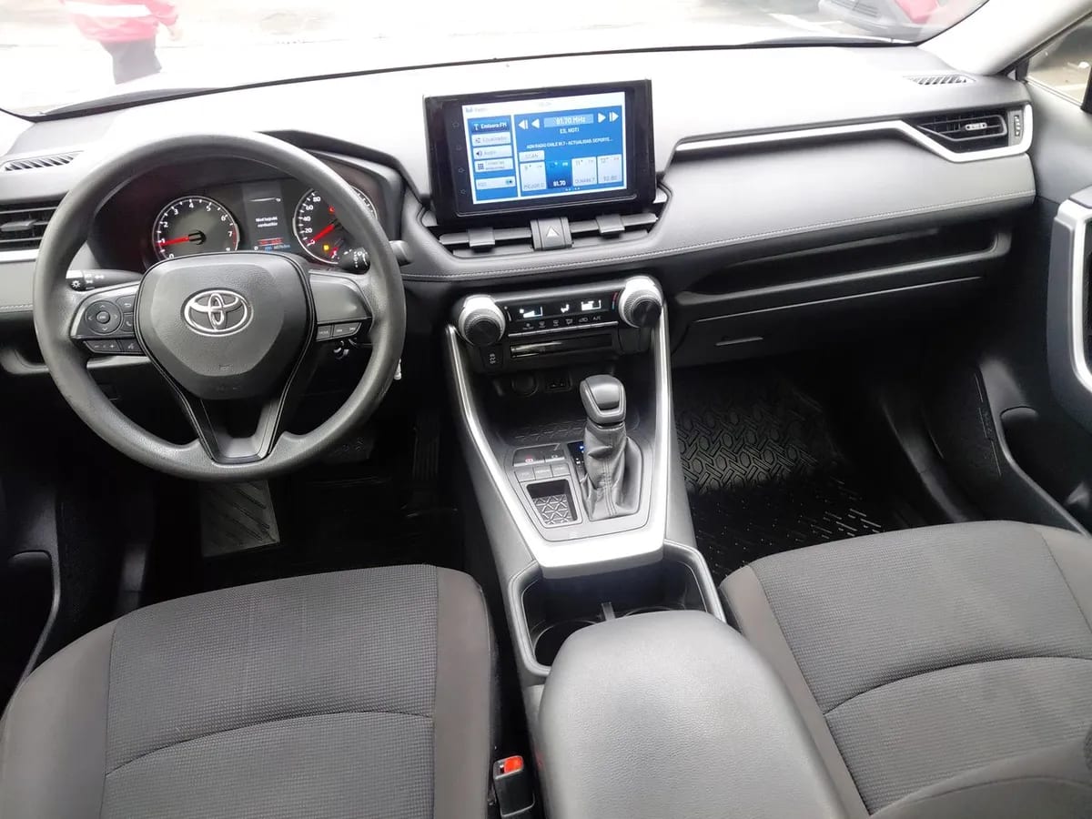 Toyota Rav 4 2.0 Le 4x2 Cvt At 5p año 2023