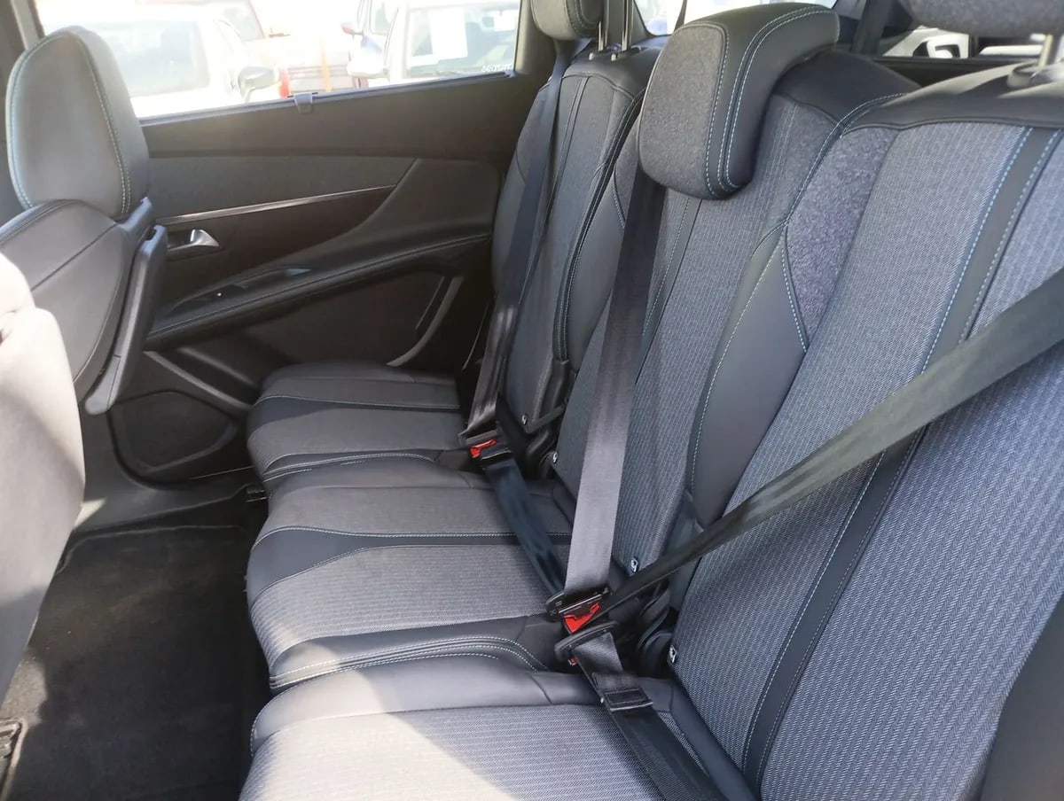 Peugeot 5008 1.5 Allure Pack Bluehdi 130 4x2 Eat8 5p año 2024