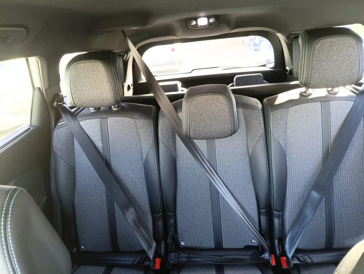 Peugeot 5008 1.5 Allure Pack Bluehdi 130 4x2 Eat8 5p año 2024