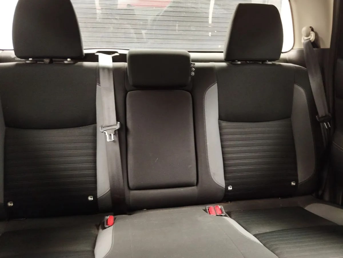 Nissan Navara 2.3d Xe Diesel 4x2 Dob.cab. Mt 4p año 2024