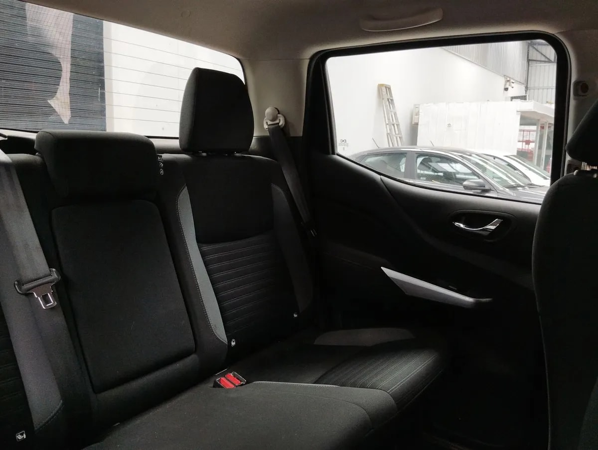 Nissan Navara 2.3d Xe Diesel 4x2 Dob.cab. Mt 4p año 2024