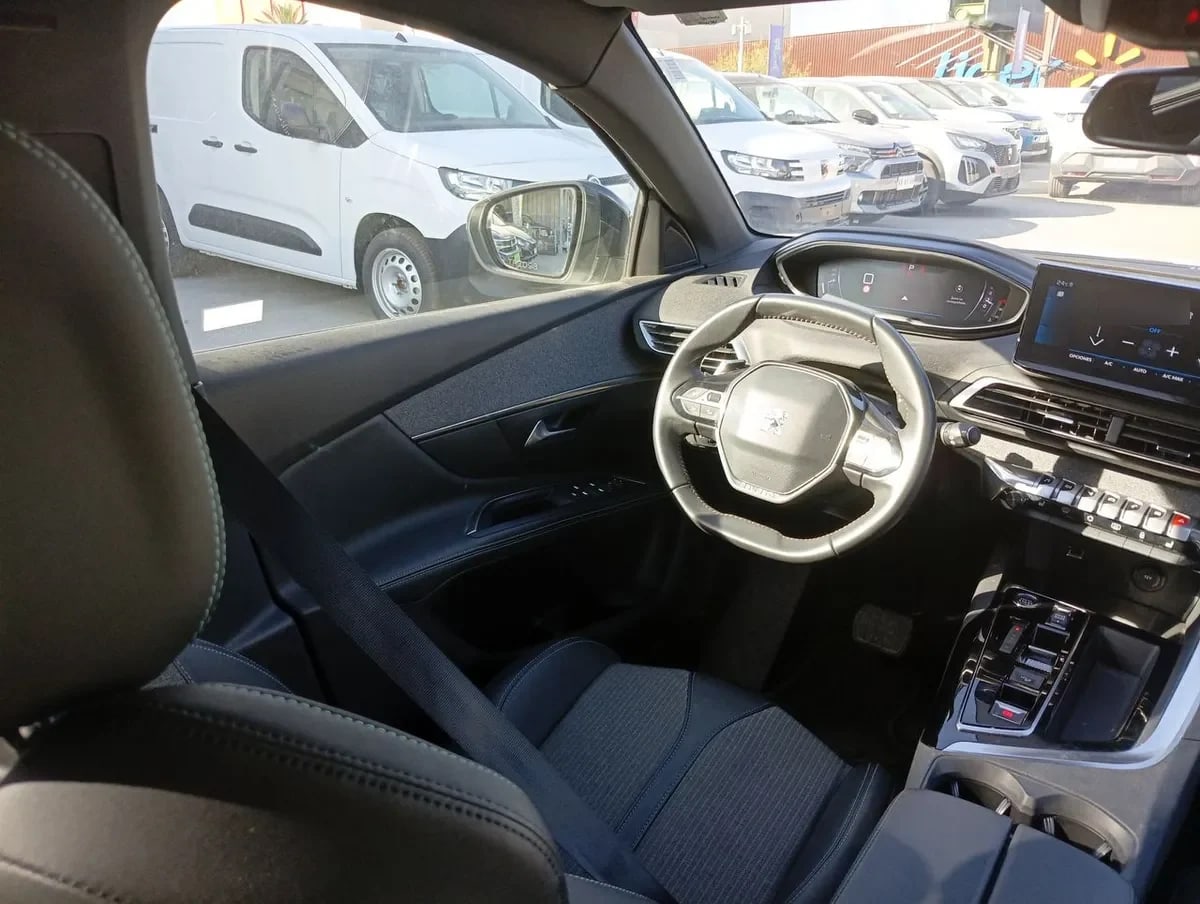 Peugeot 5008 1.5 Allure Pack Bluehdi 130 4x2 Eat8 5p año 2024