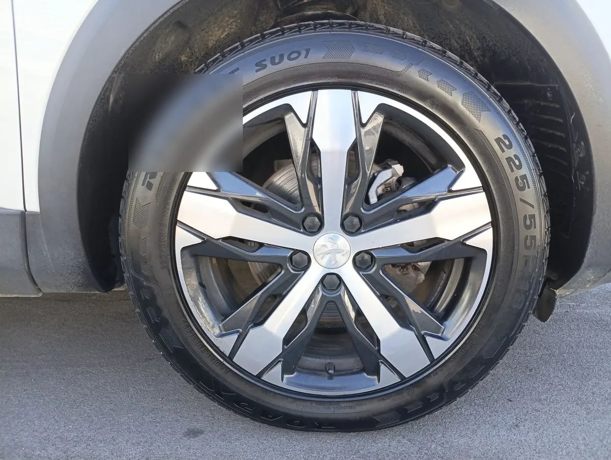 Peugeot 5008 1.5 Allure Pack Bluehdi 130 4x2 Eat8 5p año 2024